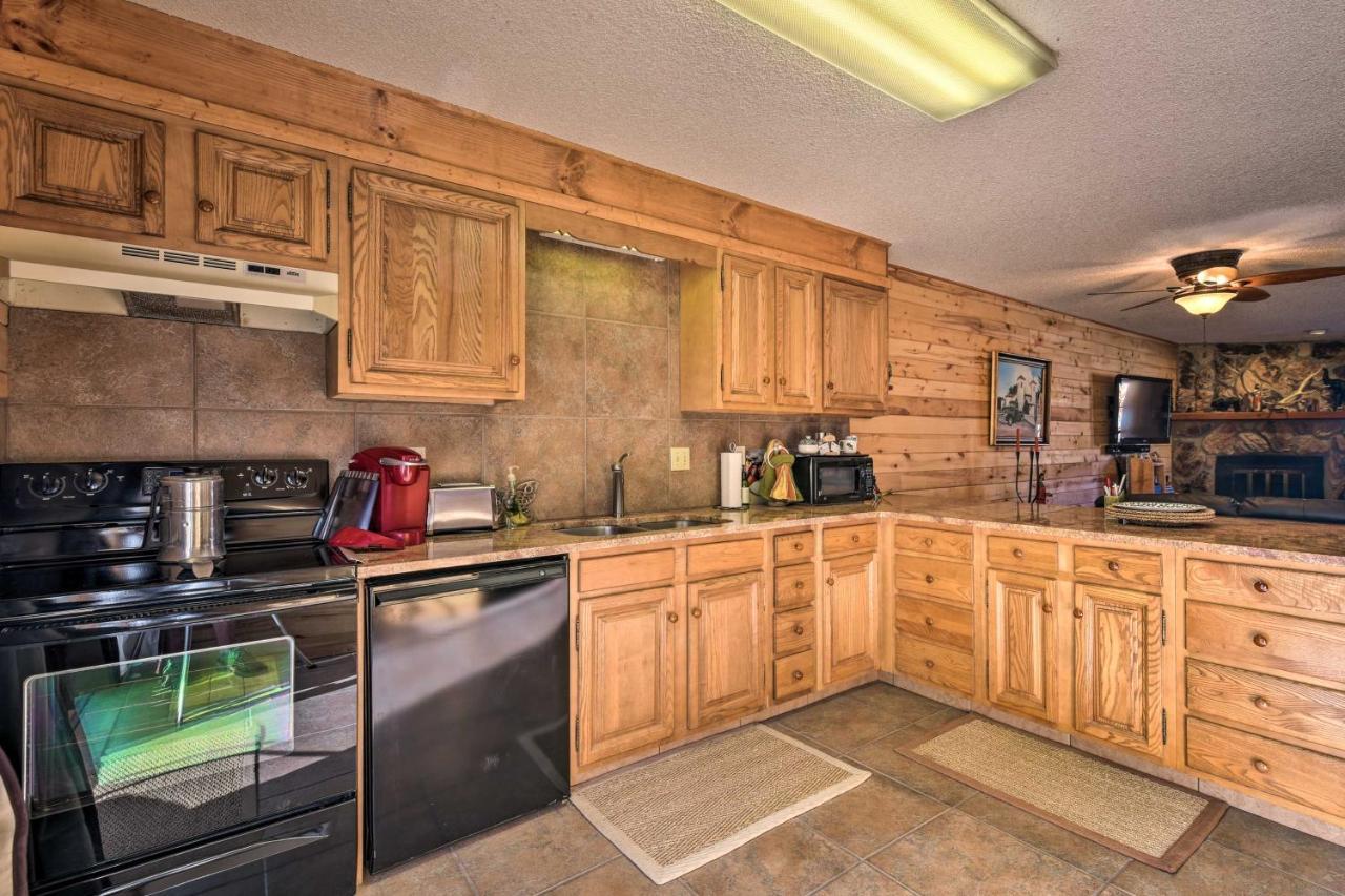 Downtown Red River Retreat With Mtn Views And Yard Exterior photo