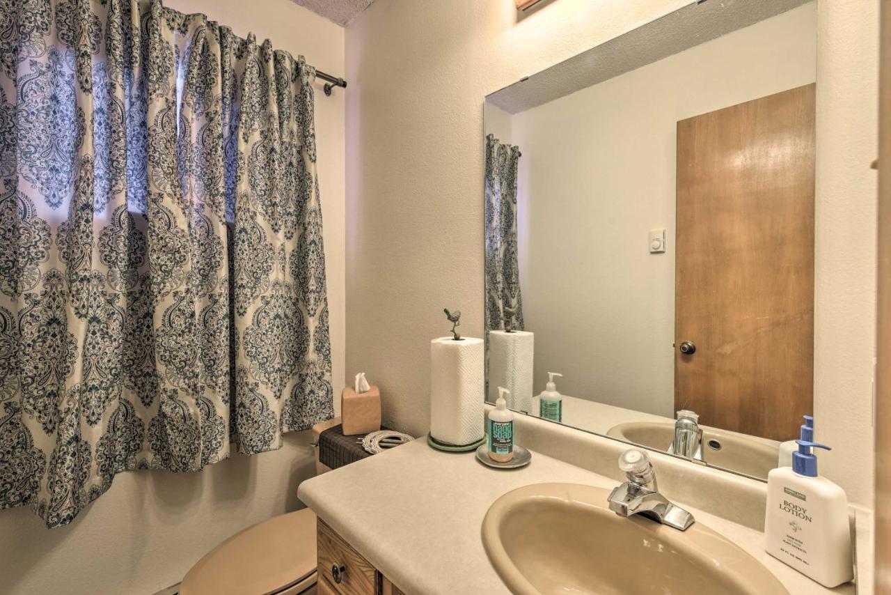 Downtown Red River Retreat With Mtn Views And Yard Exterior photo