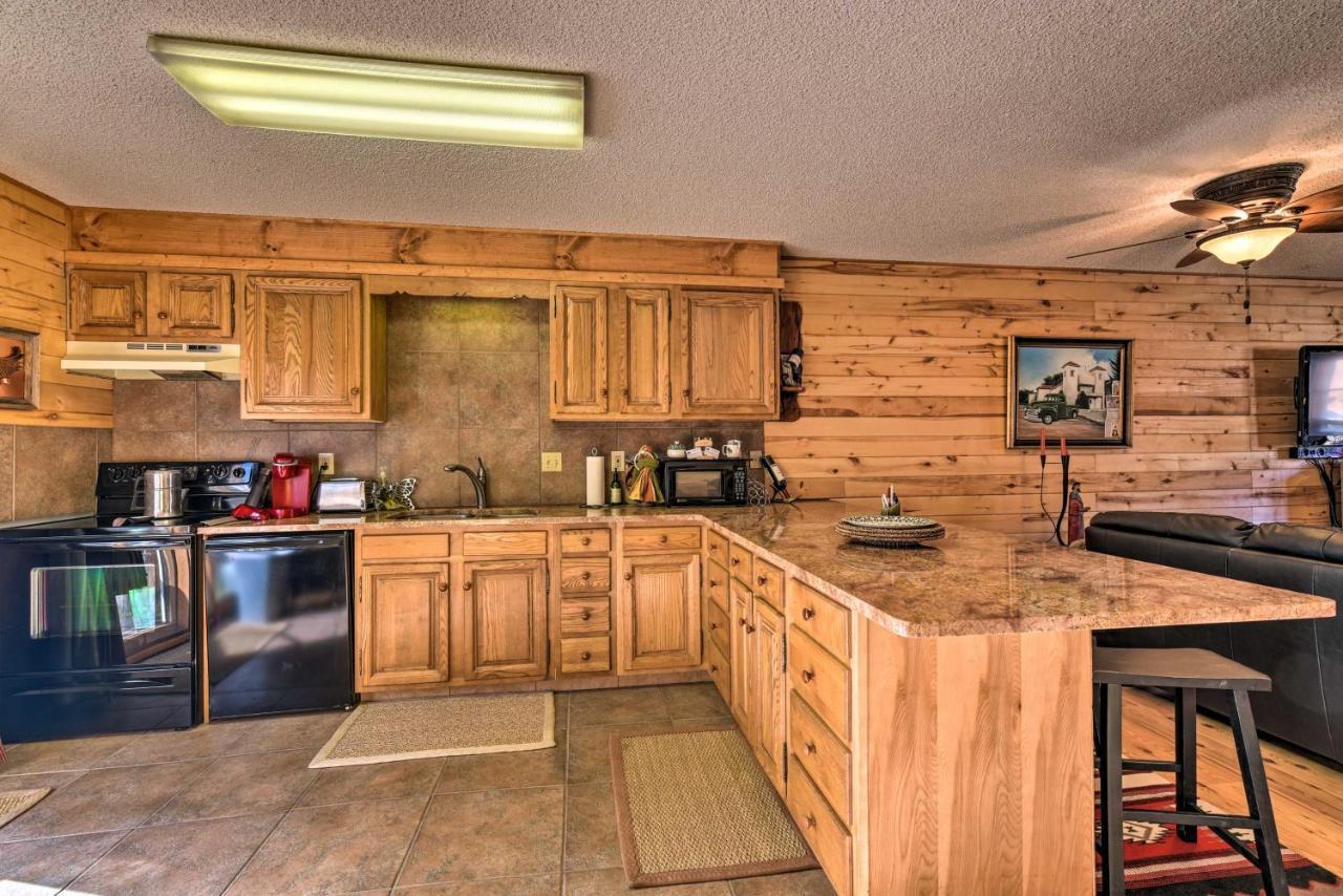 Downtown Red River Retreat With Mtn Views And Yard Exterior photo